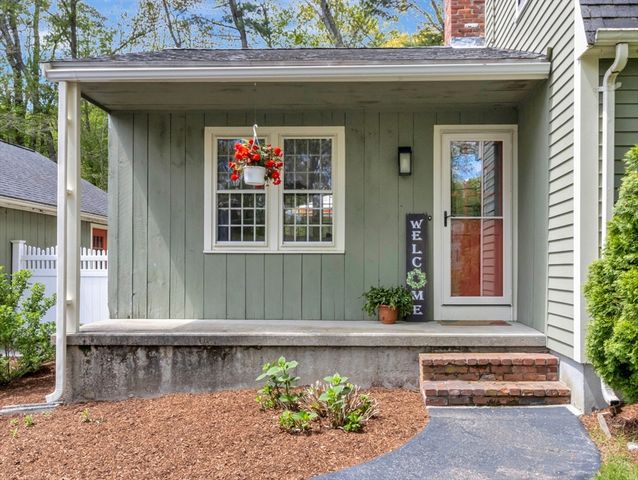 5 Juniper Dr, Mansfield, MA 02048