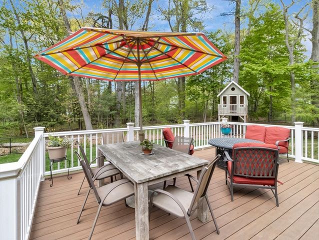 5 Juniper Dr, Mansfield, MA 02048