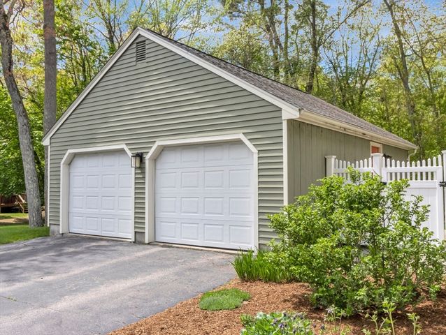 5 Juniper Dr, Mansfield, MA 02048