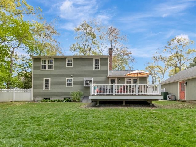 5 Juniper Dr, Mansfield, MA 02048