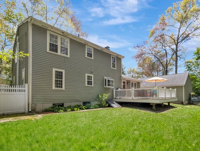 5 Juniper Dr, Mansfield, MA 02048