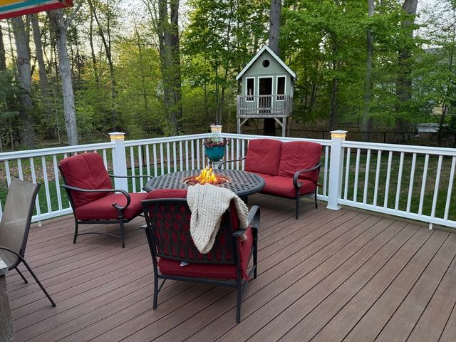 5 Juniper Dr, Mansfield, MA 02048