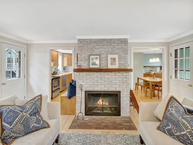 5 Juniper Dr, Mansfield, MA 02048