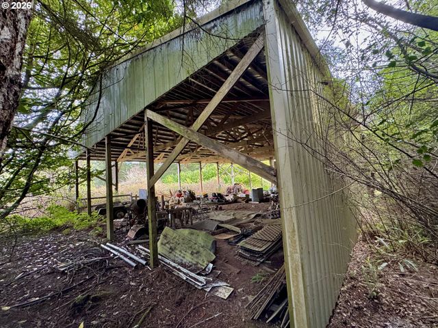 60958 Old Wagon Rd, Coos Bay, OR 97420