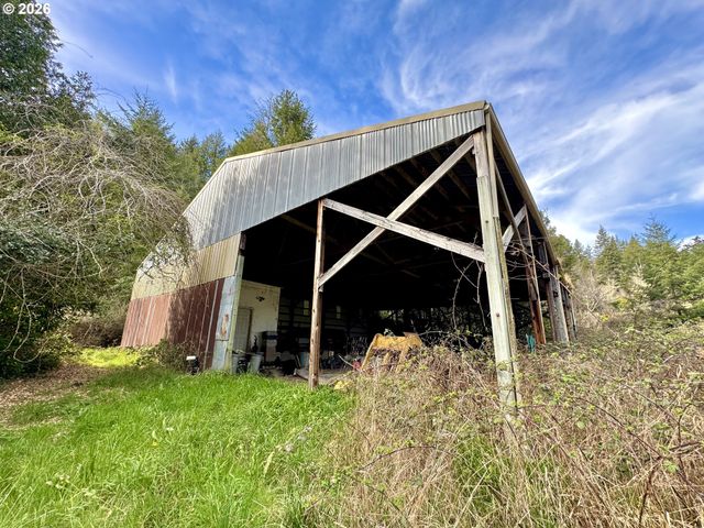 60958 Old Wagon Rd, Coos Bay, OR 97420