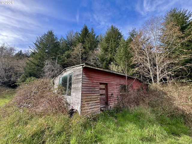 60958 Old Wagon Rd, Coos Bay, OR 97420