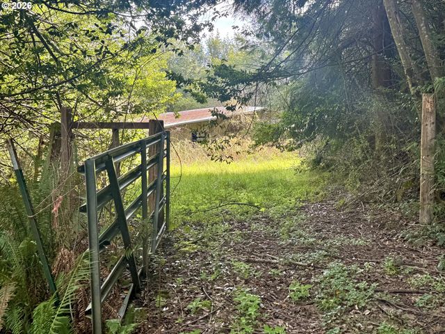 60958 Old Wagon Rd, Coos Bay, OR 97420