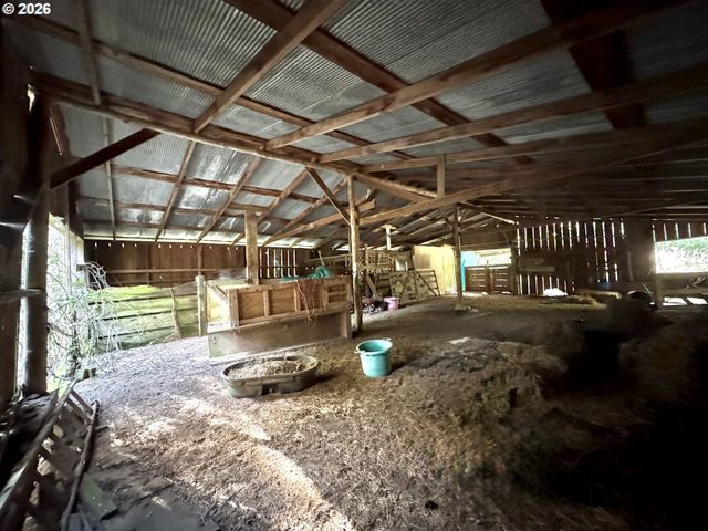 60958 Old Wagon Rd, Coos Bay, OR 97420