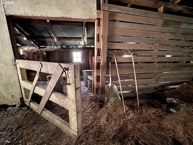 60958 Old Wagon Rd, Coos Bay, OR 97420