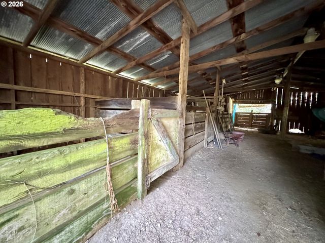 60958 Old Wagon Rd, Coos Bay, OR 97420