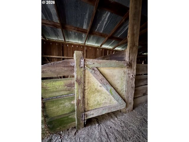 60958 Old Wagon Rd, Coos Bay, OR 97420