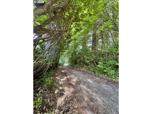 60958 Old Wagon Rd, Coos Bay, OR 97420