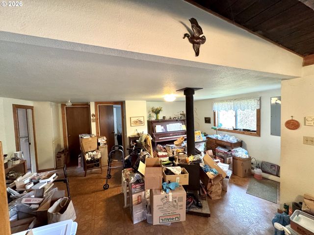 60958 Old Wagon Rd, Coos Bay, OR 97420