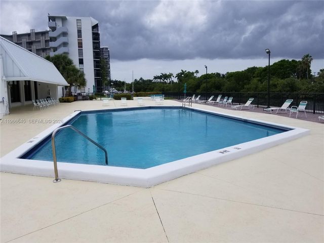 3401 N Country Club Dr 414, Aventura, FL 33180