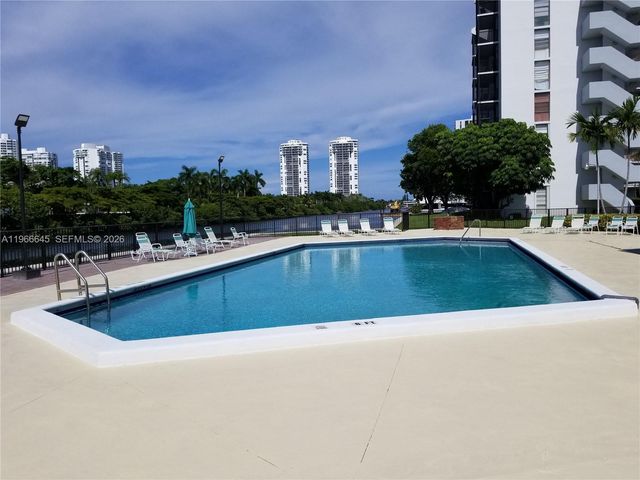 3401 N Country Club Dr 414, Aventura, FL 33180