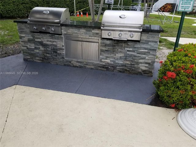 3401 N Country Club Dr 414, Aventura, FL 33180