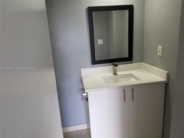 3401 N Country Club Dr 414, Aventura, FL 33180