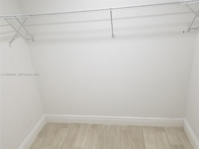 3401 N Country Club Dr 414, Aventura, FL 33180