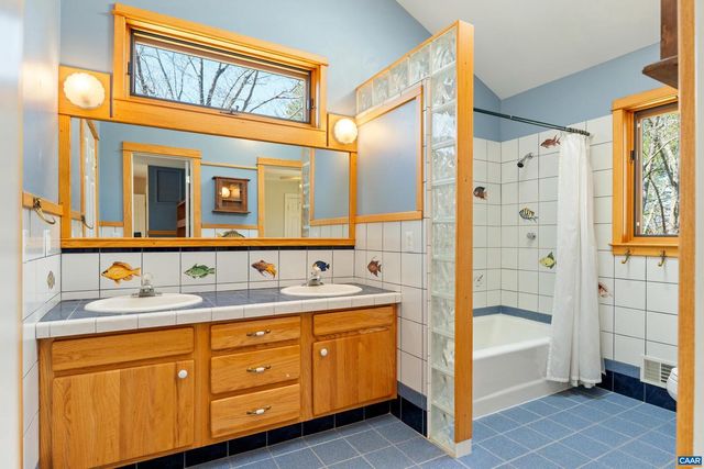 5864 WYANT LN, Charlottesville, VA 22903