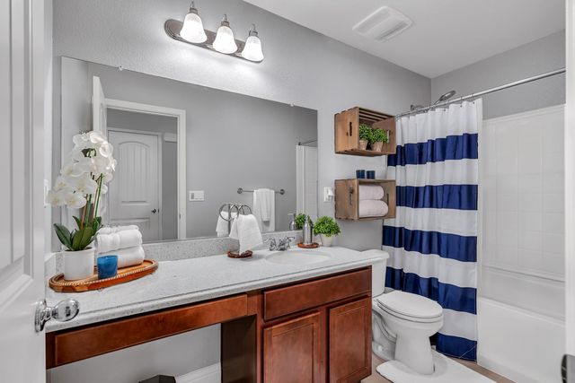 5447 Burns Avenue, Fresno, CA 93727