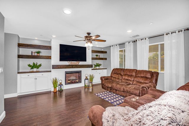 5447 Burns Avenue, Fresno, CA 93727