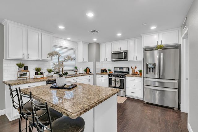 5447 Burns Avenue, Fresno, CA 93727