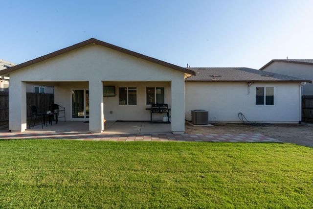 5447 Burns Avenue, Fresno, CA 93727