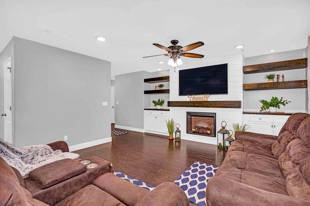 Image 25 of property listing at 5447 Burns Avenue, Fresno, CA 93727