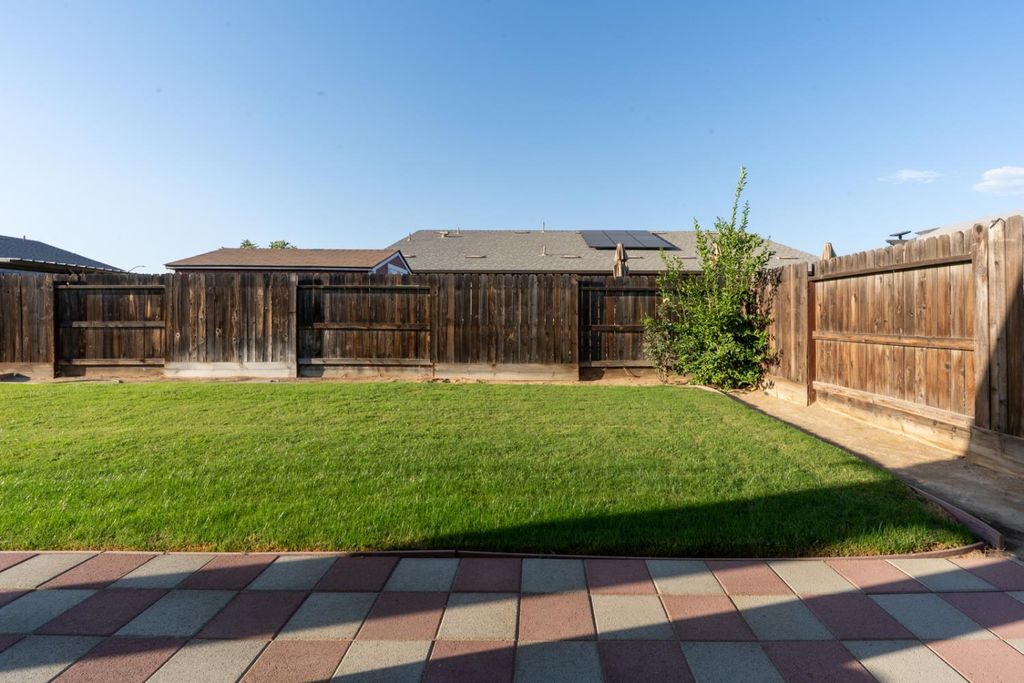 Image 36 of property listing at 5447 Burns Avenue, Fresno, CA 93727