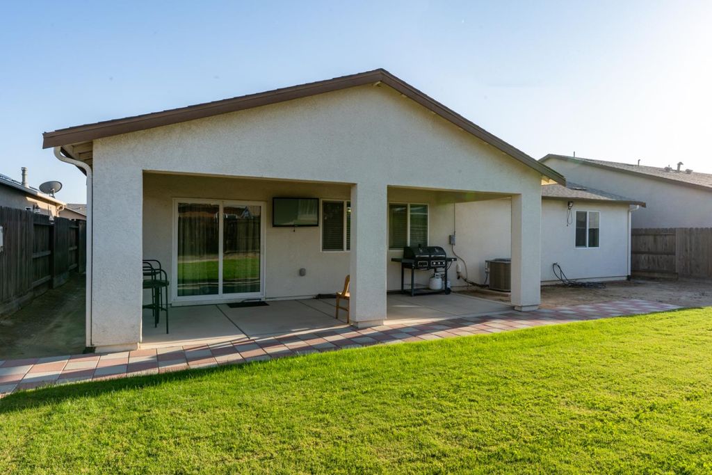 Image 38 of property listing at 5447 Burns Avenue, Fresno, CA 93727