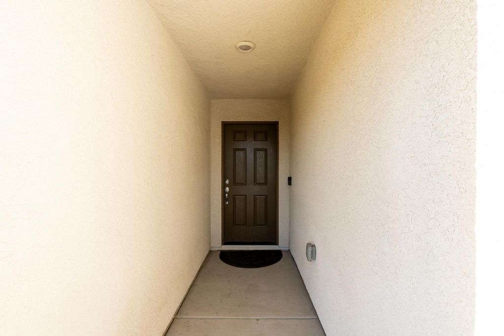 Image 4 of property listing at 5447 Burns Avenue, Fresno, CA 93727