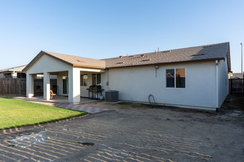 Image 41 of property listing at 5447 Burns Avenue, Fresno, CA 93727