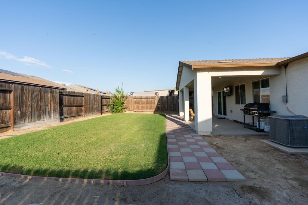 Image 42 of property listing at 5447 Burns Avenue, Fresno, CA 93727