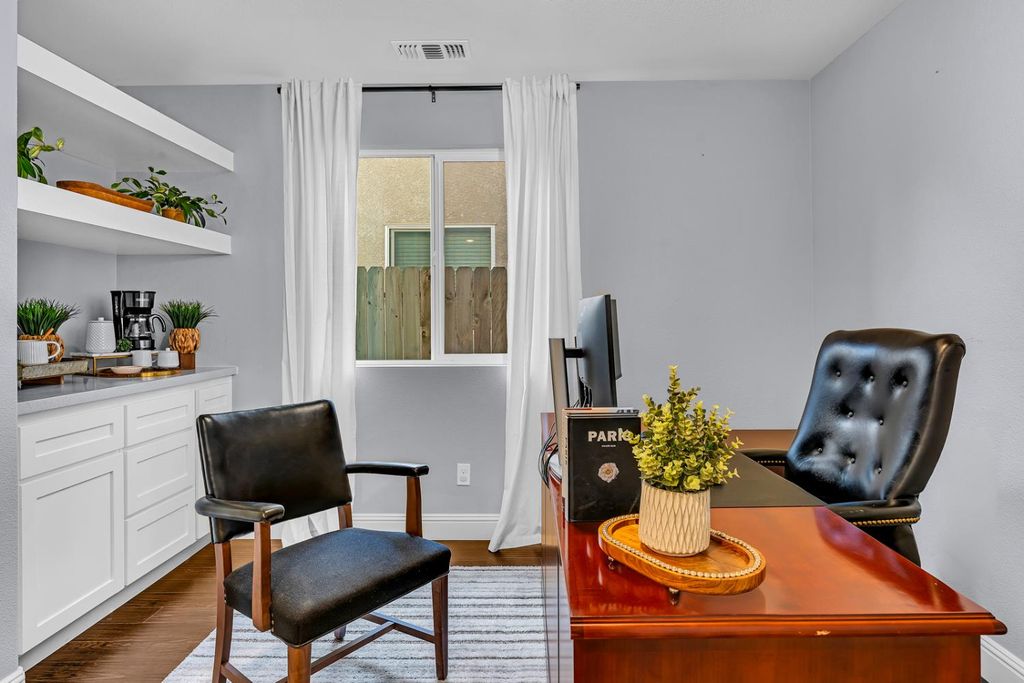 Image 8 of property listing at 5447 Burns Avenue, Fresno, CA 93727