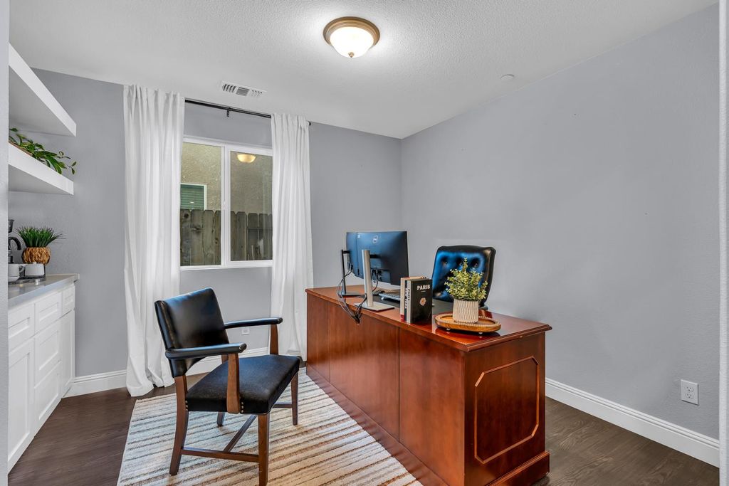 Image 9 of property listing at 5447 Burns Avenue, Fresno, CA 93727