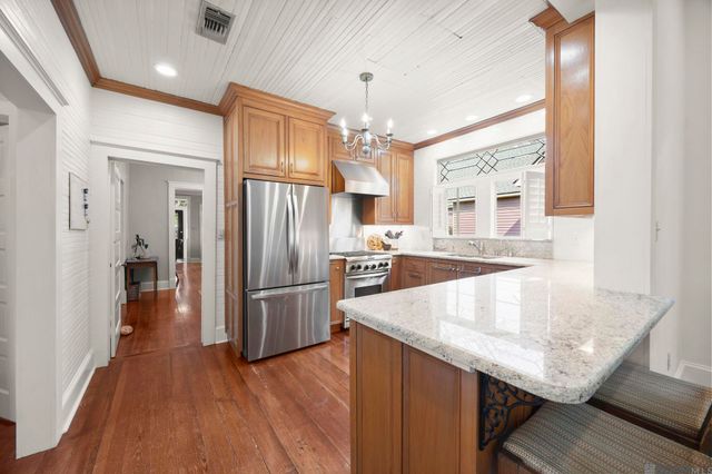 8262 Highland Rd, Baton Rouge, LA 70808