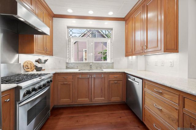 8262 Highland Rd, Baton Rouge, LA 70808