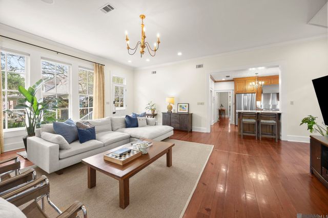 8262 Highland Rd, Baton Rouge, LA 70808