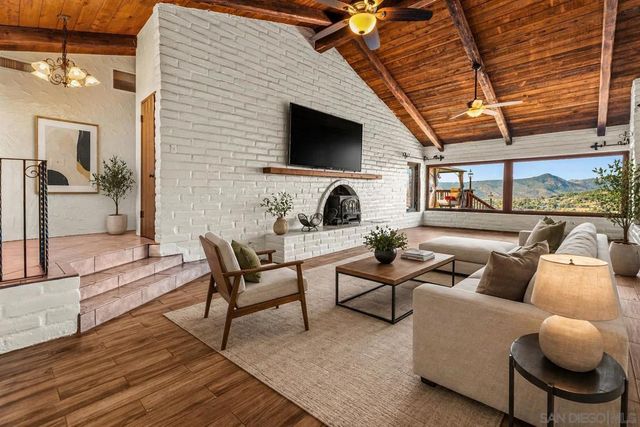 2305 Royal Oak, Escondido, CA 92027