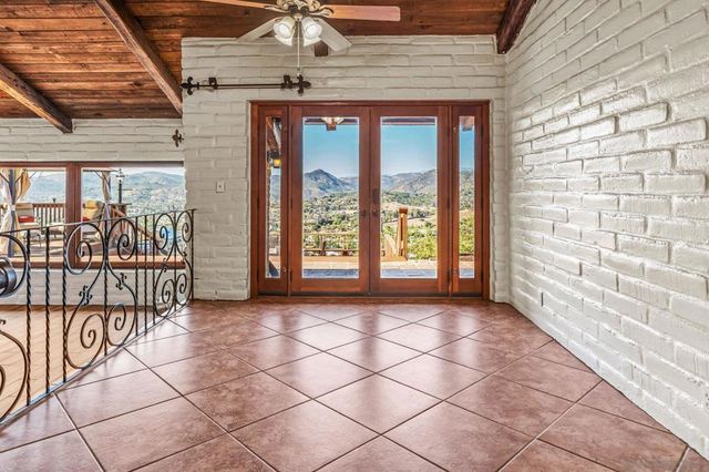 2305 Royal Oak, Escondido, CA 92027