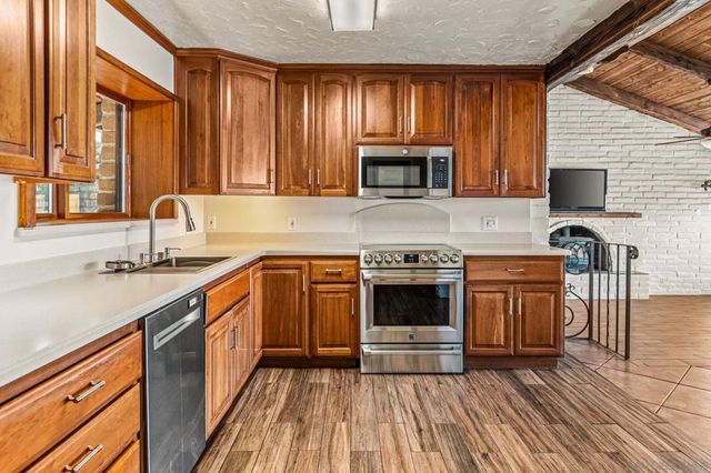 2305 Royal Oak, Escondido, CA 92027