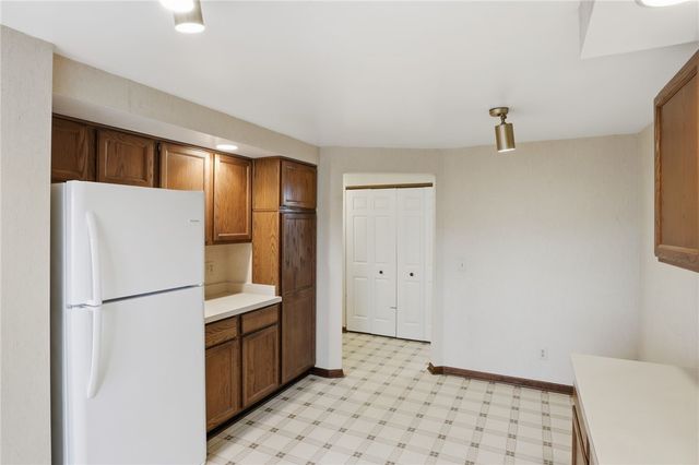 10 Creek Rdg, Pittsford, NY 14534