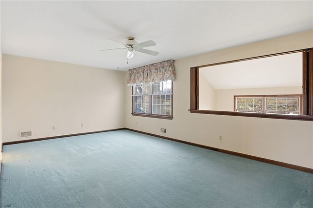 10 Creek Rdg, Pittsford, NY 14534