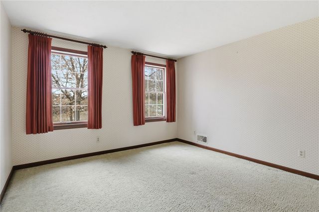 10 Creek Rdg, Pittsford, NY 14534