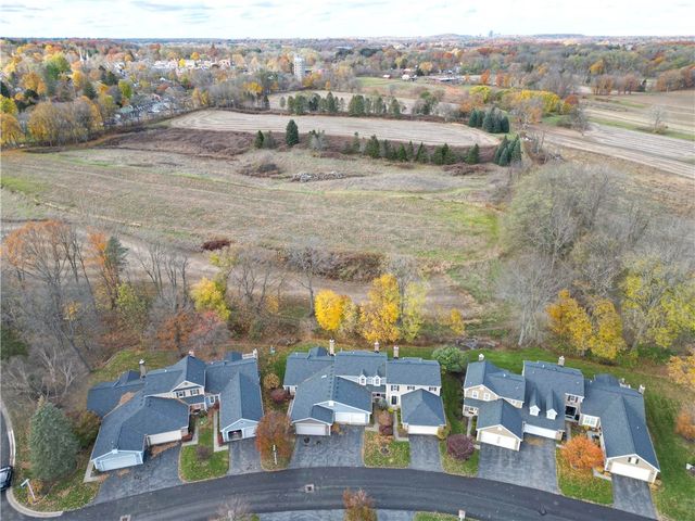 10 Creek Rdg, Pittsford, NY 14534