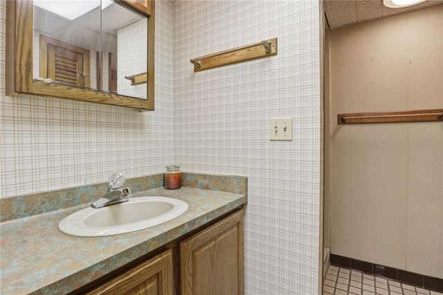 10 Creek Rdg, Pittsford, NY 14534