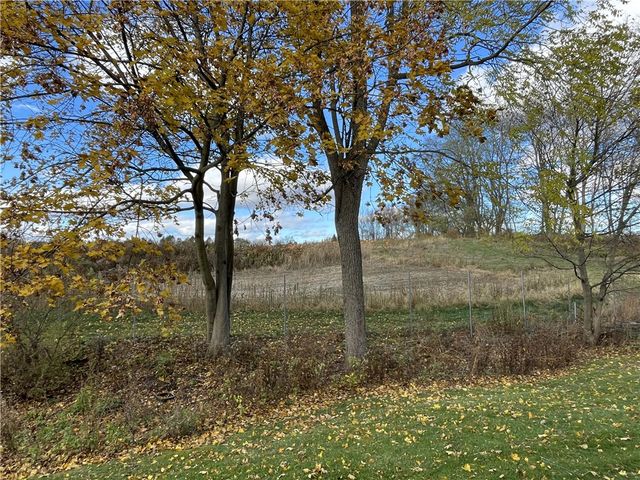 10 Creek Rdg, Pittsford, NY 14534