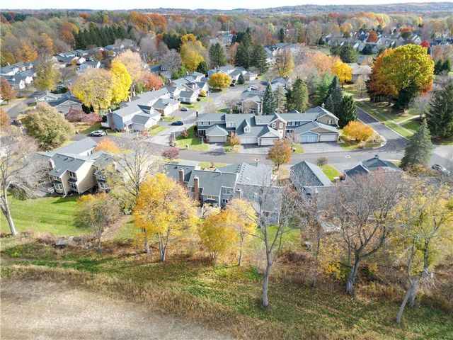 10 Creek Rdg, Pittsford, NY 14534