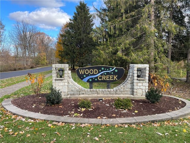 10 Creek Rdg, Pittsford, NY 14534