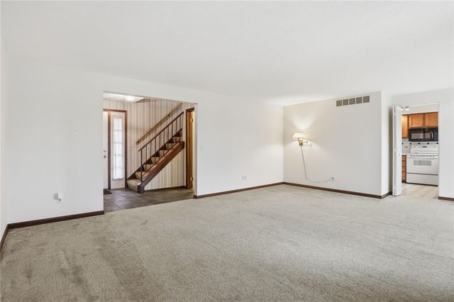 10 Creek Rdg, Pittsford, NY 14534